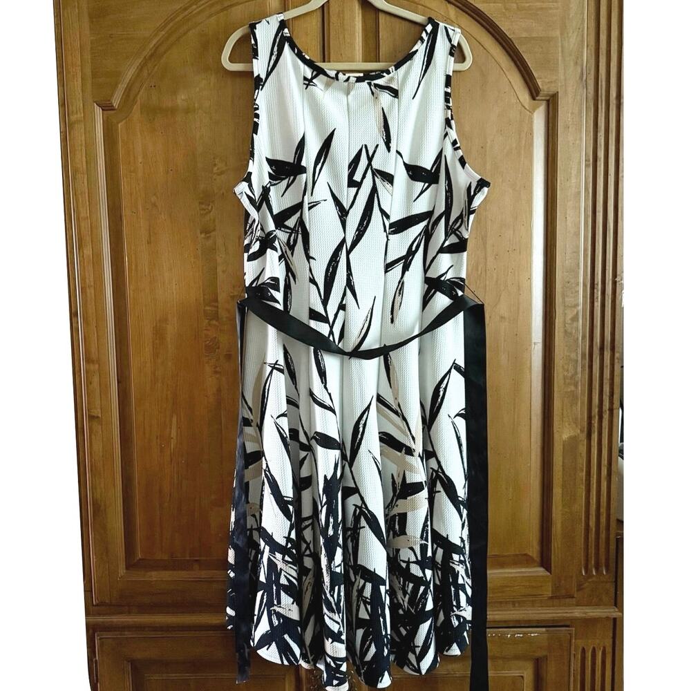 Haani fit and flare A line dress belted sleeveless floral midi maxi plus size 2X - Picture 4 of 11